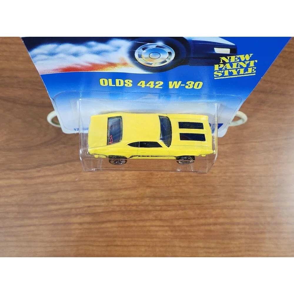 Vintage 1991 Hot Wheels Oldsmobile Olds 442 W-30 #267 Yellow Diecast 1:64 New